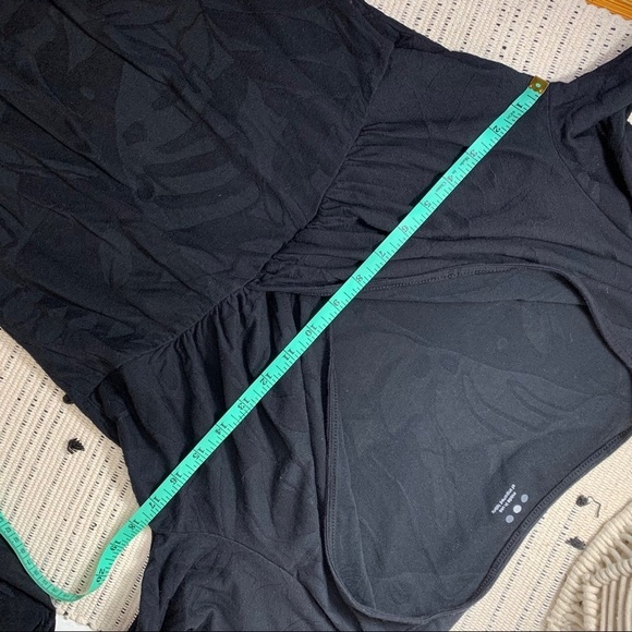 Three Dots Black Embossed V-Neck Long Sleeve shirt Womens M - Picture 5 of 8